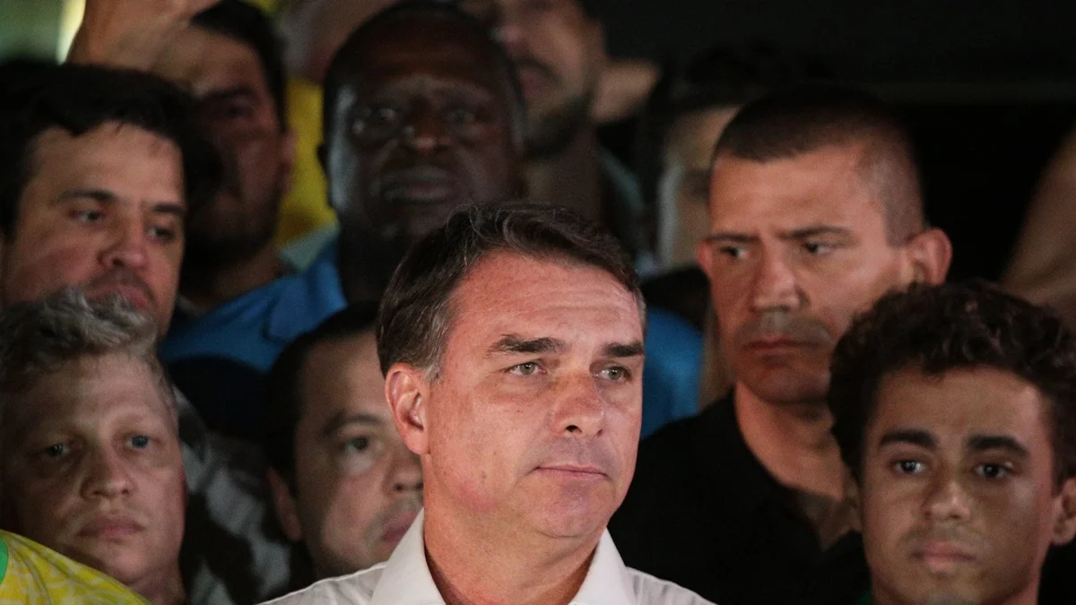 Flávio um dia antes de ir aos EUA: "Vou entregar passaportes e me defender"