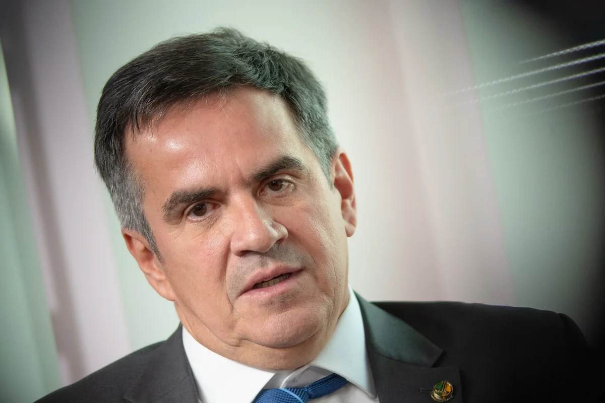 Senador Ciro Nogueira é entrevistado no estúdio do portal Metrópoles