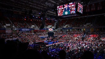 Três estudantes universitários enfrentam acusações federais por supostas ameaças contra Trump antes de um comício no campus