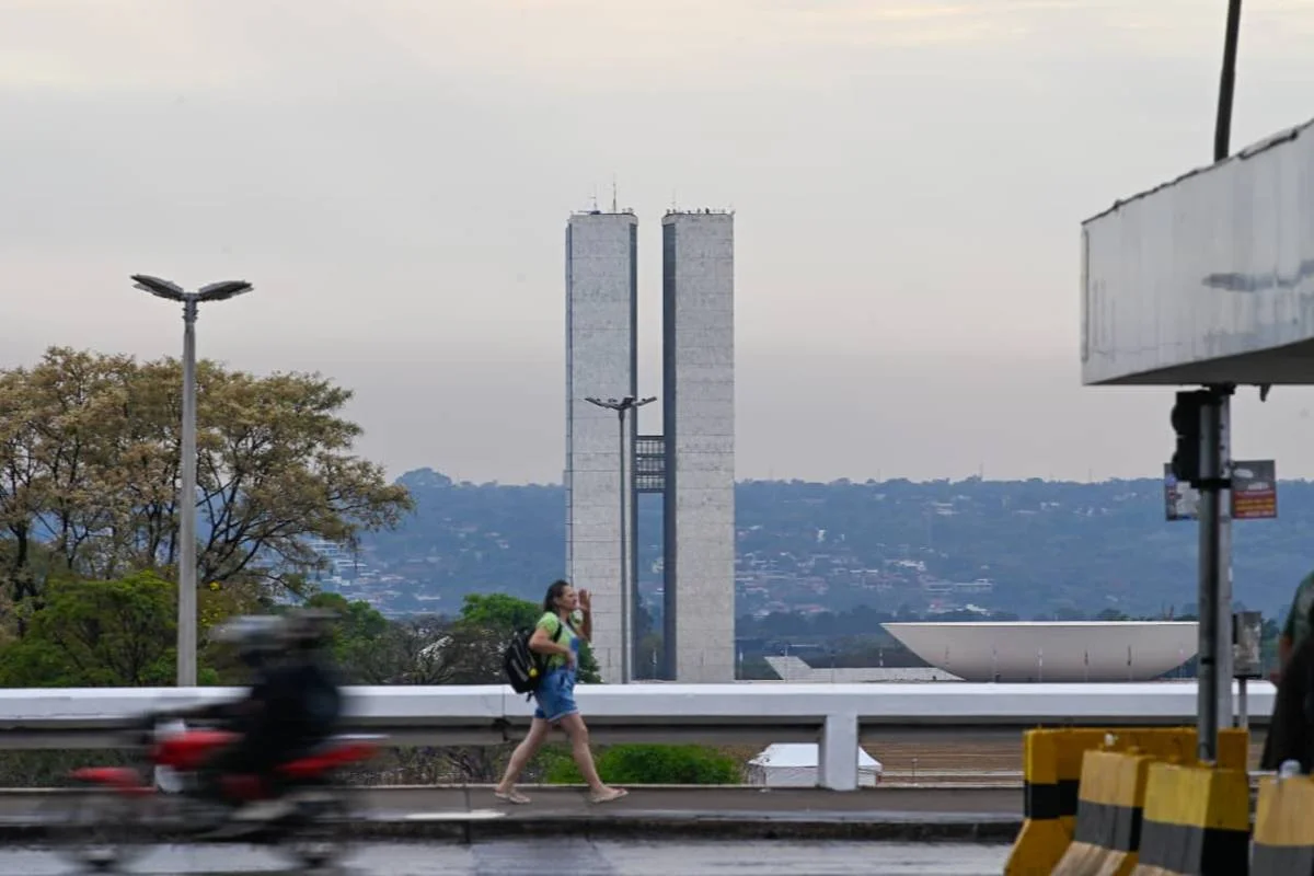 Após dia mais quente do ano, Inmet emite alerta para tempestades no DF