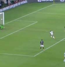 Léo Jardim cometeu falha crucial na eliminação do Vasco na Sul-Americana Foto: Reprodução/SBT