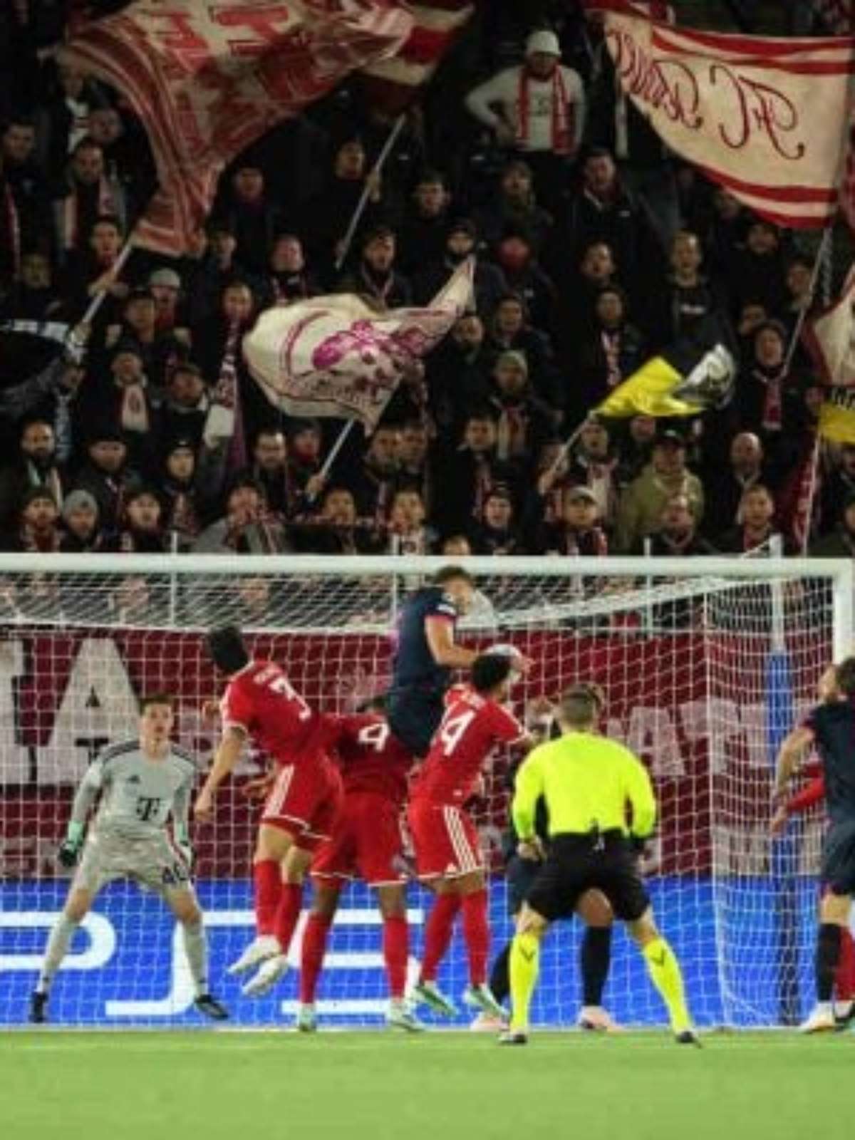 Olisé é expulso, e Bayern tropeça no "caçula" Viking pela Champions