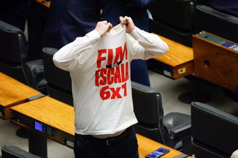 Mudança na escala 6x1: o salário vai diminuir com a redução das horas?