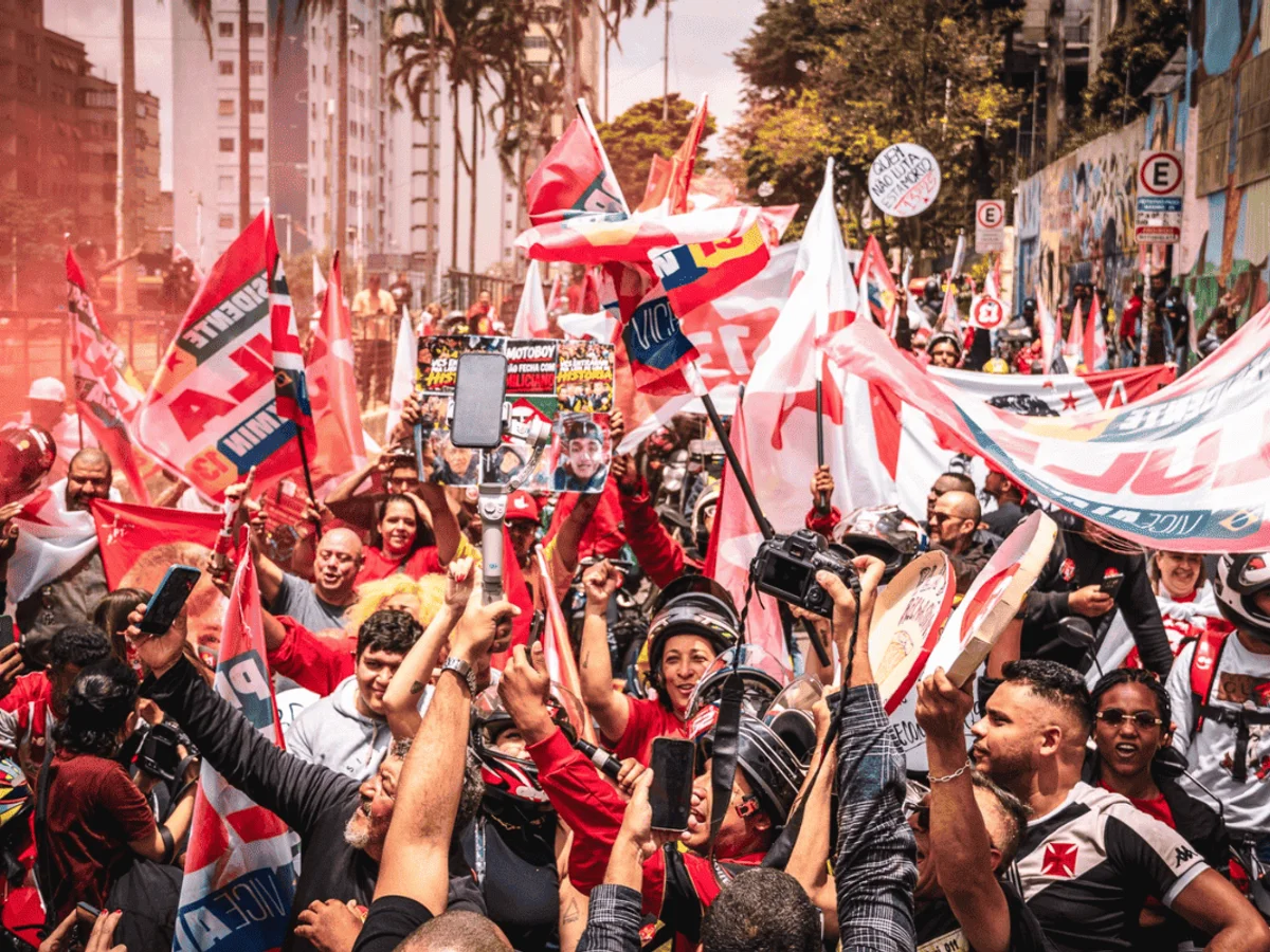 Motoboys pró-Lula fazem motociata na região central de São Paulo