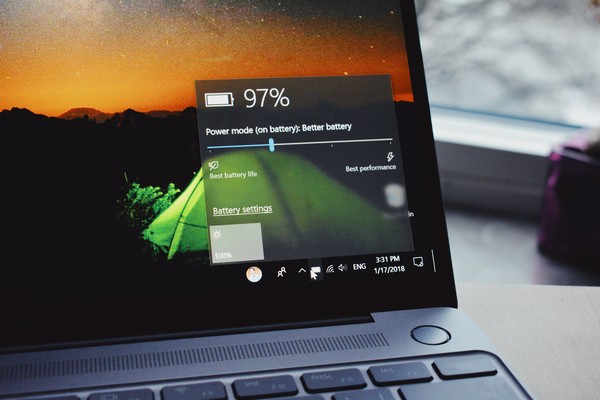 Por que alguns notebooks nunca carregam até 100%?