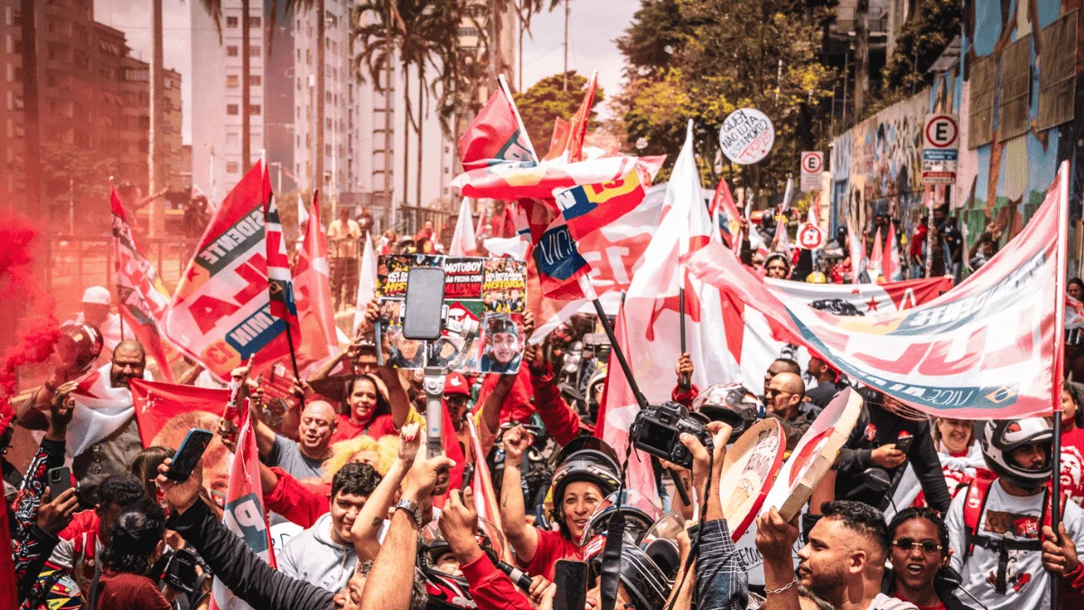 Motoboys pró-Lula fazem motociata na região central de São Paulo