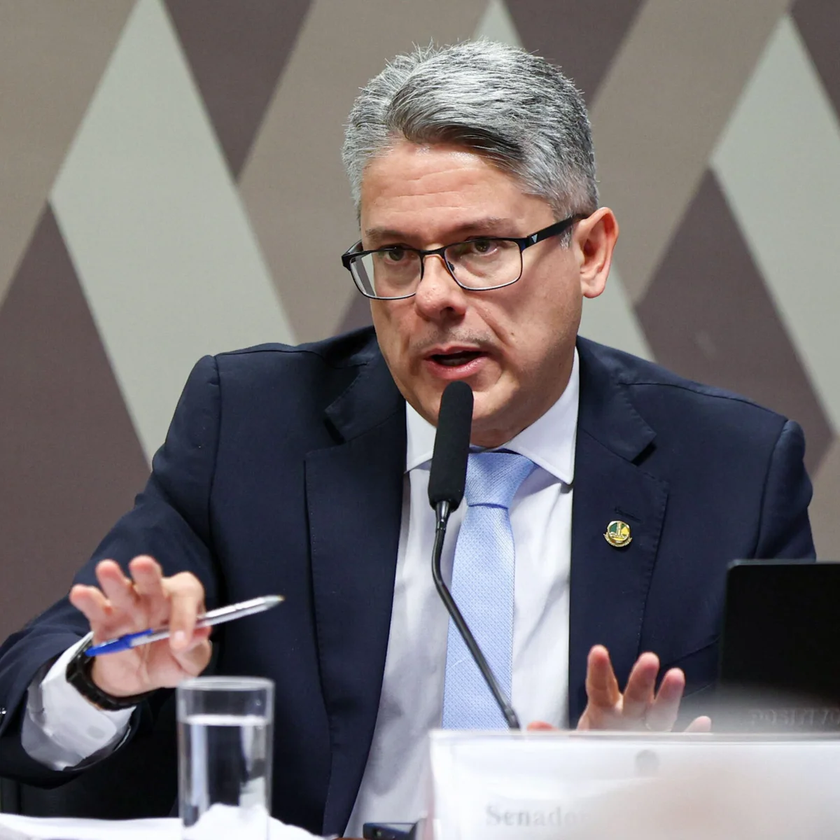 Assessor de Alessandro Vieira recebe R$ 540 mil para fazer lobby