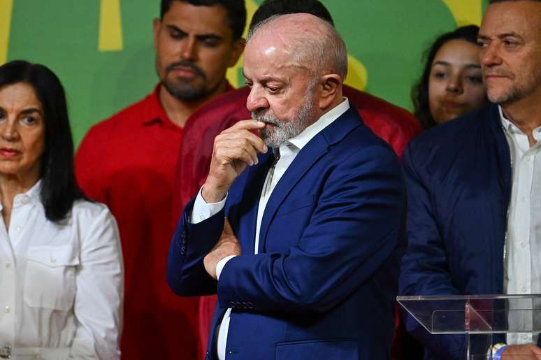 Brasília vira QG das campanhas de Flávio Bolsonaro e Lula para estratégias de 2º turno