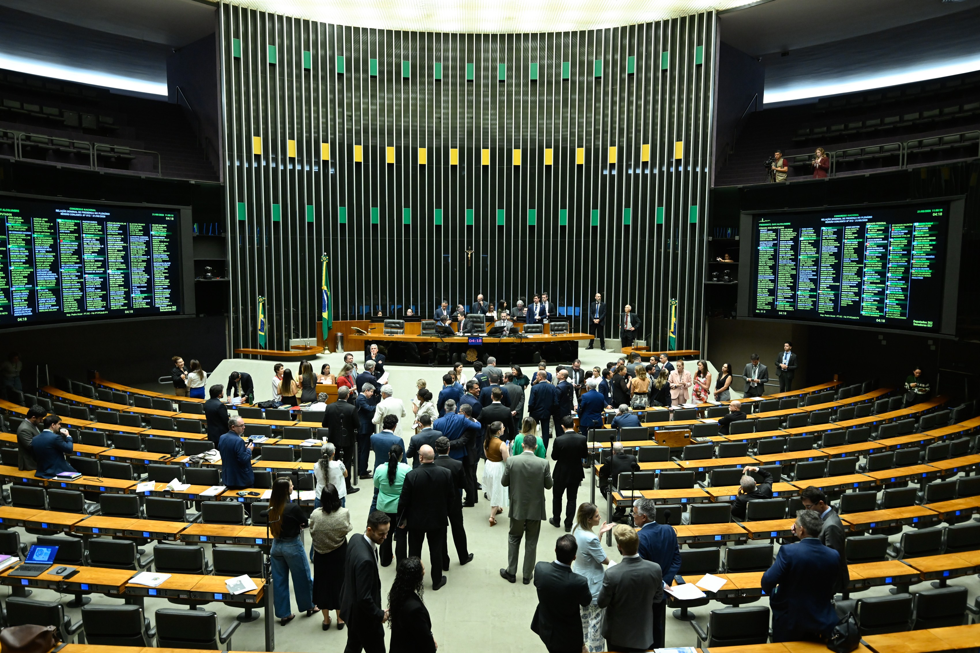 Após nova onda, direita larga próxima de número suficiente para aprovar mudanças na Constituição no Congresso
