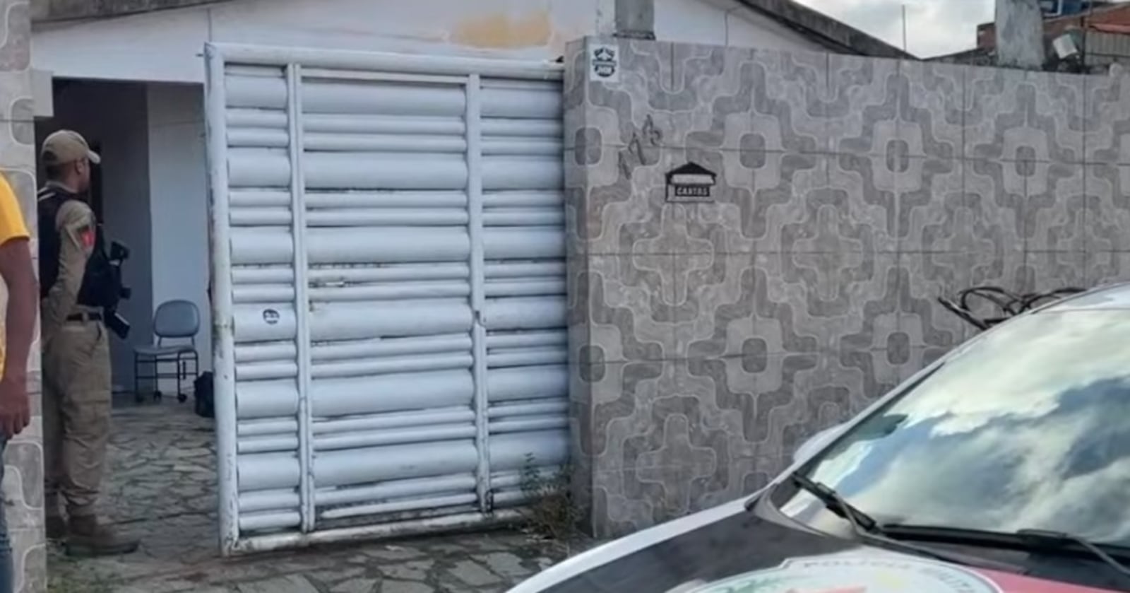 Imagem da matéria: Casal é encontrado morto com golpes de faca no bairro de Mangabeira, em João Pessoa; polícia investiga possível discussão