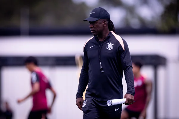 Seedorf é registrado no BID e pode estrear como treinador do Corinthians - destaque galeria