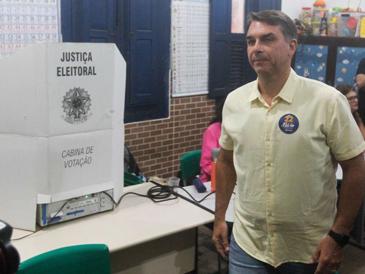 Flávio Bolsonaro diz que pedirá cassação da chapa de Lula