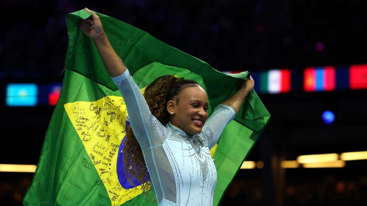 Após pausa de 3 anos, Rebeca Andrade brilha e é tricampeã mundial no salto