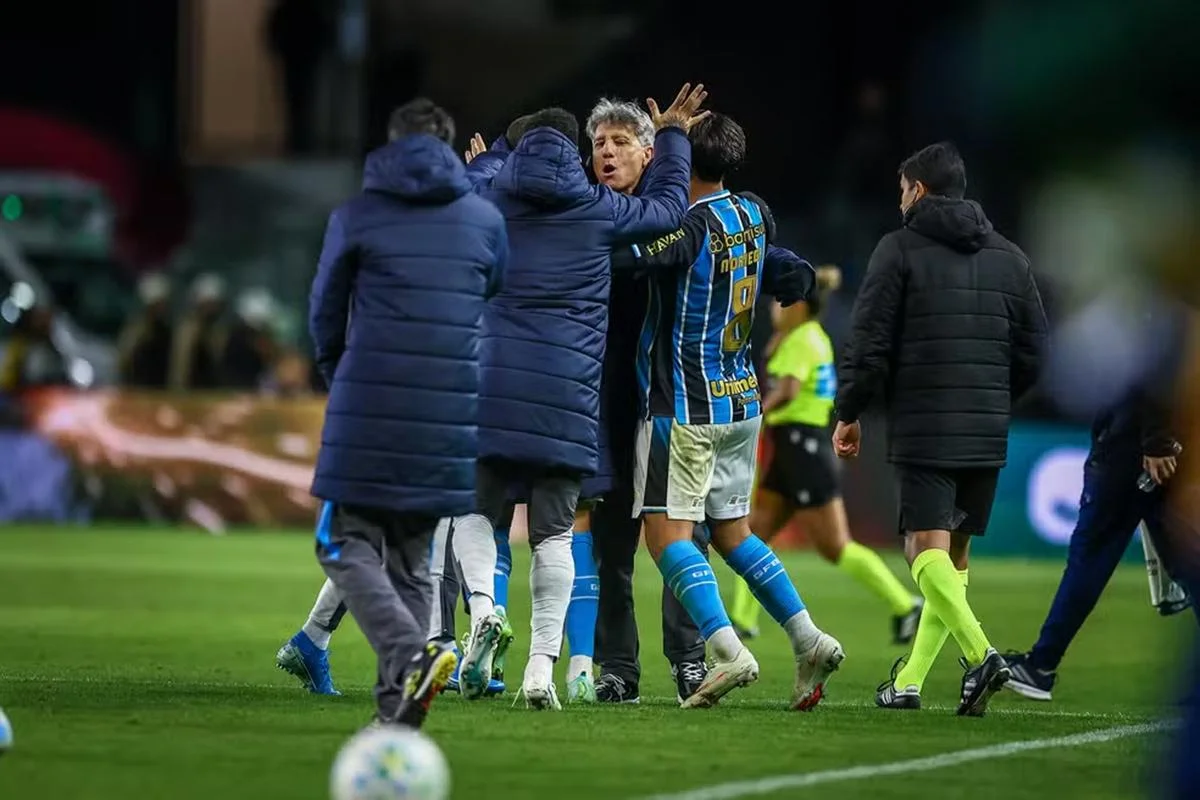 Renato Gaúcho comemora 1ª vitória pelo Grêmio no Brasileirão: "Alívio"