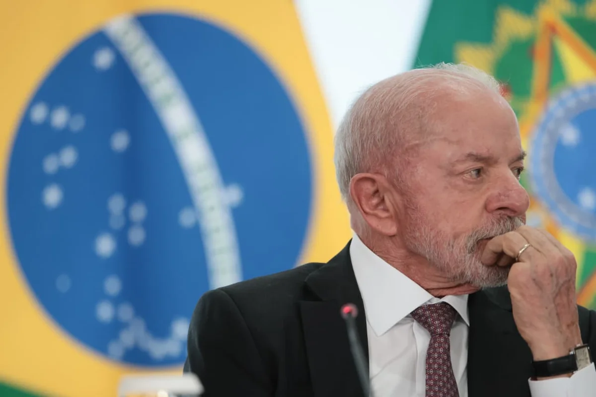 Mendonça manda Lula suspender impulsionamento de posts contra Flávio