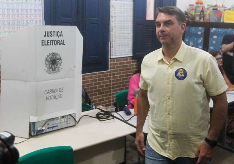Flávio Bolsonaro diz que pedirá cassação da chapa de Lula