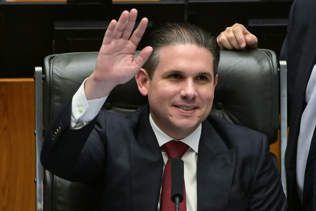 Imagem da matéria: PT declara apoio à reeleição de Motta e se une ao Centrão para frear PL