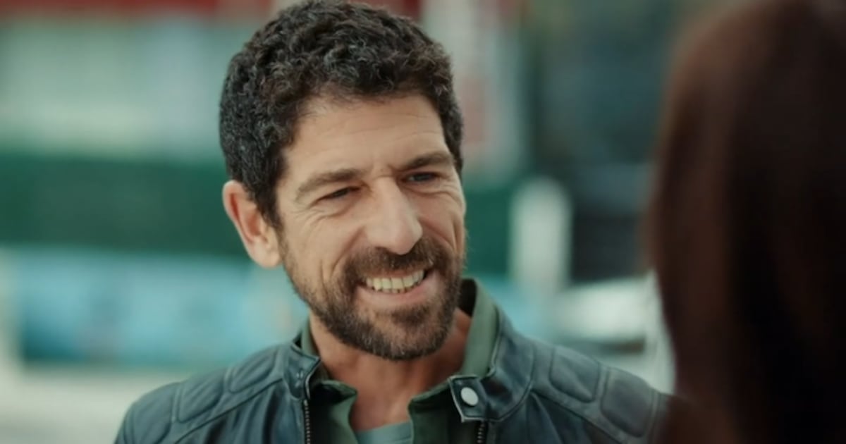 Novo galã na área! Sinan reaparece na vida de Asya e movimenta a trama de Iludida
