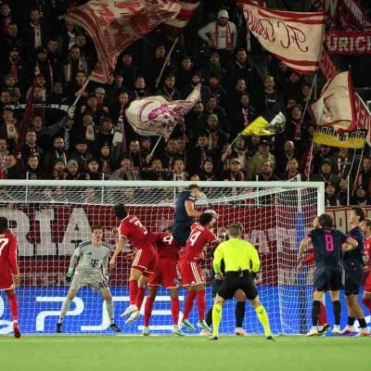 Olisé é expulso, e Bayern tropeça no "caçula" Viking pela Champions