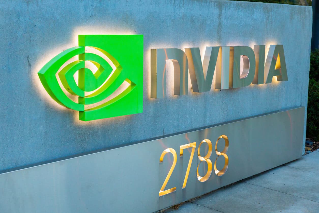 Logo da Nvidia em fachada de prédio