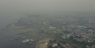A cidade de Manaus amanheceu neste s&aacute;bado, 10, coberta por uma densa camada de fumaca pelo terceiro dia seguido em decorrencia das queimadas na regiao da Amazonia brasileira, fazendo com que a qualidade do ar seja classificada como pessima segundo dados do IQAir. Foto: SUAMY BEYDOUN/AGIF - AG&Ecirc;NCIA DE FOTOGRAFIA/ESTAD&Atilde;O CONTE&Uacute;DO