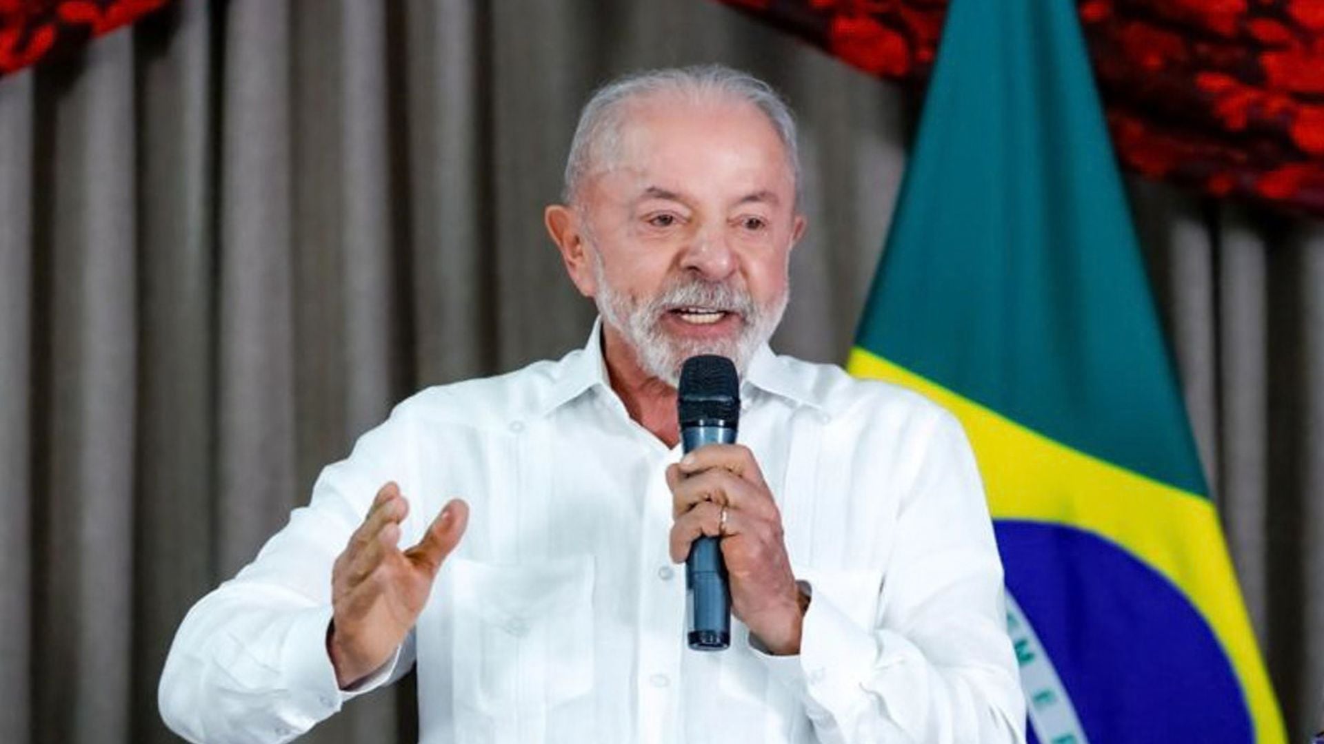 Lula defende reduzir maioridade penal para 16 anos em crimes hediondos, mas fora da PEC